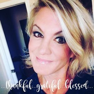 Meet your Posher, Carrie